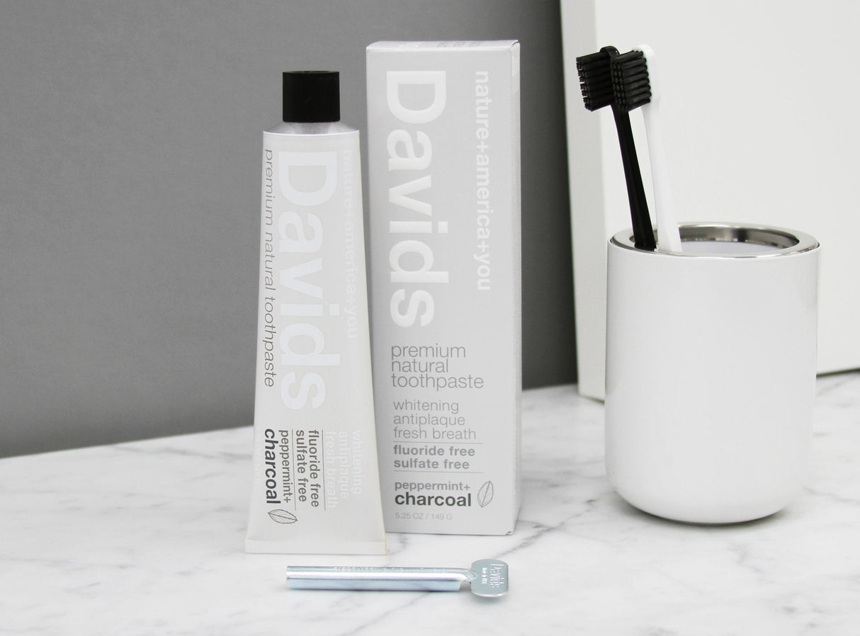 Premium toothpaste / charcoal+peppermint