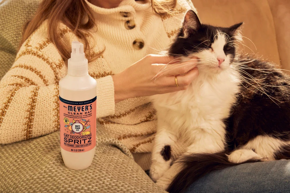 Mrs. Meyer's Clean Day White Peach Cat Deodorizing Spritz 8 fl. oz.